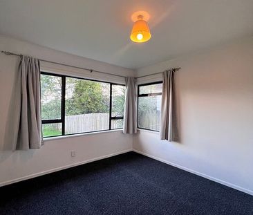Newly renovated 3-bedroom, 2-Living room available - Photo 5