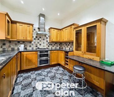 4 bedroom end of terrace house to rent - Photo 5