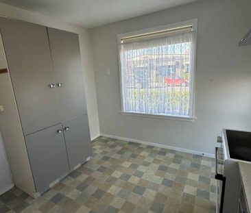 City - 2 Bedroom - Photo 5