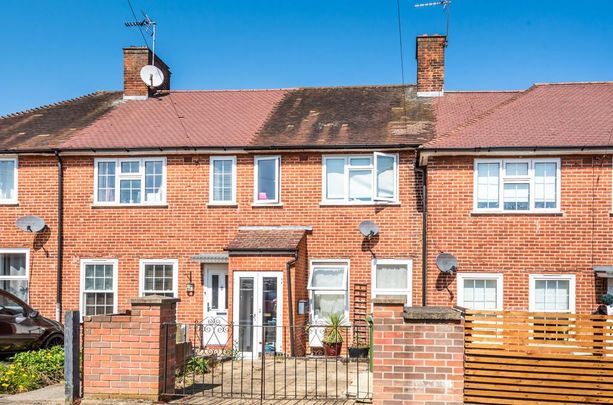 3 bedroom terraced house to rent - Photo 1