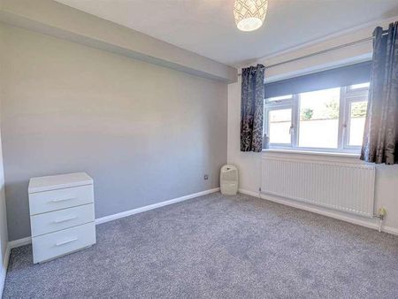 High Road, Benfleet, SS7 - Photo 4