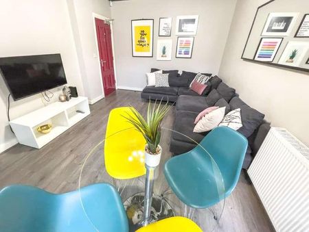 Gilroy Road, L6 - Photo 2