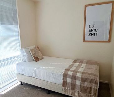 Modern Beachside Townhouse – Fully Furnished - Photo 5