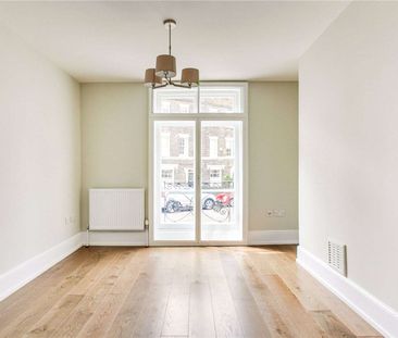 This charming period house is a contemporary family home set over 3... - Photo 3