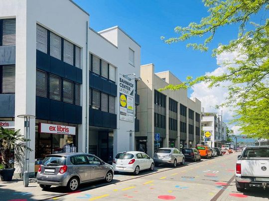 Frisch sanierte 3.5-Zimmerwohnung an zentraler Lage in Lyss - Photo 1