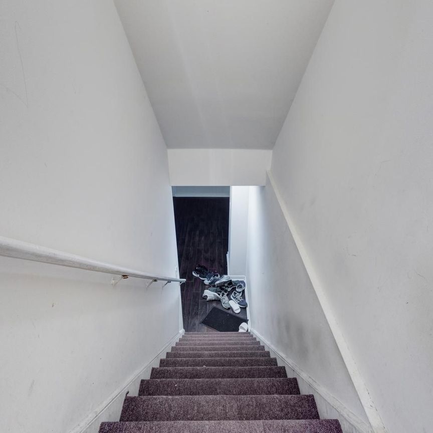 For Lease - 5172 Nestling Grove, Mississauga, Ontario - Photo 1