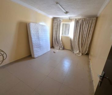 Excellent location, close to all services, parking - Photo 4