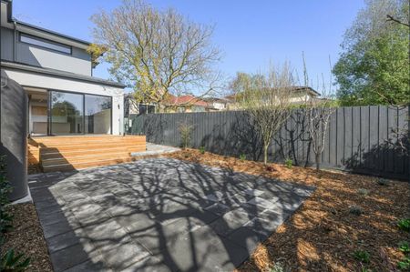 Modern Excellence in a Leafy Parkside Setting - Photo 5