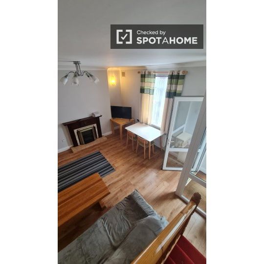 Room in shared apartment for rent in The Coombe, Dublin - Photo 1