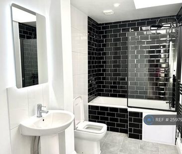 1 bedroom in a house share to rent - Photo 1