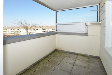 Family-friendly location with lake view - Photo 3