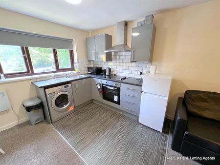 Crescent Grove, Prestwich, Manchester M25 9WR, M25 9WR - Photo 2