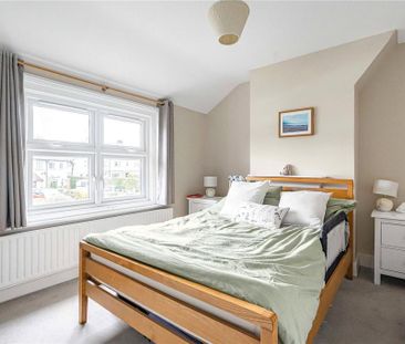 2 bedroom end of terrace house to rent - Photo 3