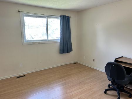 8 Foxmeadow Lane - Room 6 - Photo 3