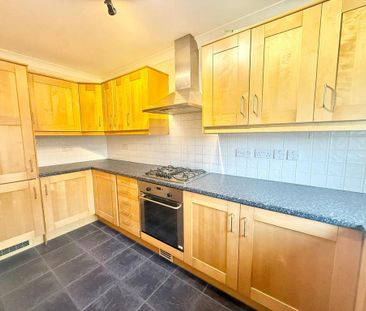 2 bedroom flat to rent - Photo 2