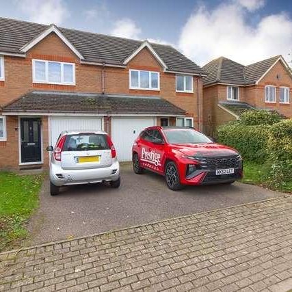 Oldbrook - A Refurbished Bed Home Within An Easy Walk Of Station, MK6 - Photo 1