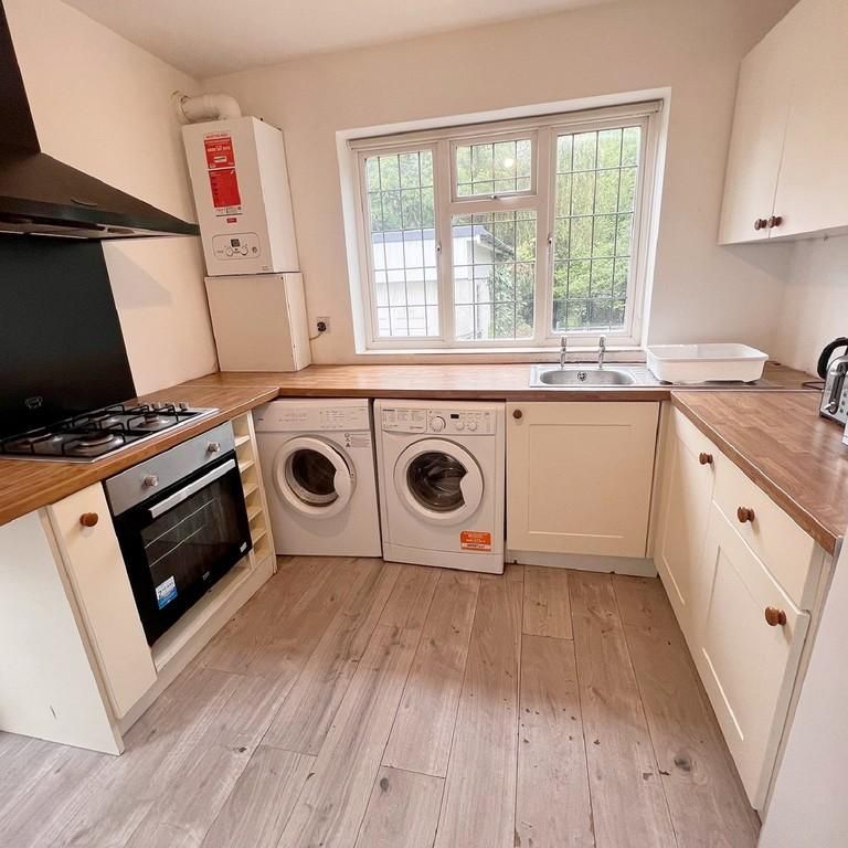 5 bedroom semi-detached house to rent - Photo 1