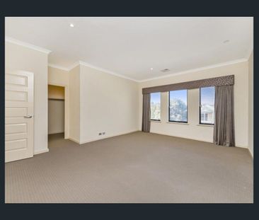 STUNNING HOME LOCATED IN AN IDEAL LOCATION - Photo 6