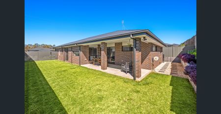 THIS HOME IS SIMPLY GORGEOUS!! - Photo 4