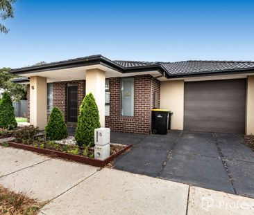 Modern Family Home - Photo 6