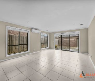 “Spacious 4-Bedroom Townhouse in Prime Mernda Location” - Photo 2