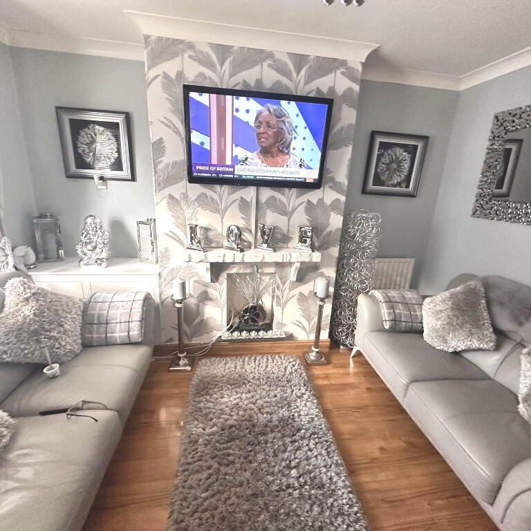 15 Iveagh Crescent, Belfast, BT12 6AW - Photo 1