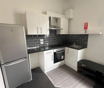 Studio to rent - Photo 2