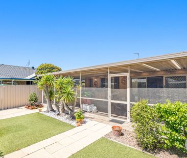 Spacious Family Home in the heart of Salamander Bay just 600m from ... - Photo 2