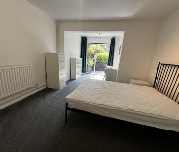 4 bedroom terraced house to rent - Photo 5