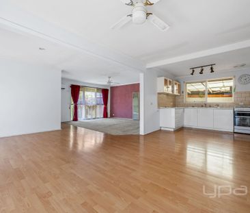 3 BEDROOM FAMILY HOME - Photo 4