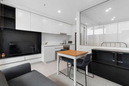 Modest Furnished West Melbourne Apartment - Photo 3