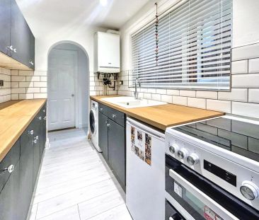 **LET AGREED**- 3 Bedroom Mid-Terrace Home within popular & conveni... - Photo 3