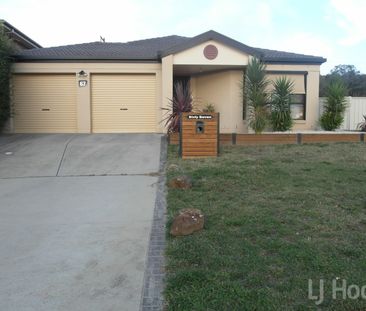 67 Thomas Royal Gardens, Queanbeyan NSW 2620 - House For Rent | Domain - Photo 2