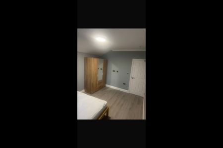 Room in a Shared House, Harrowdene Road, BS4 - Photo 3