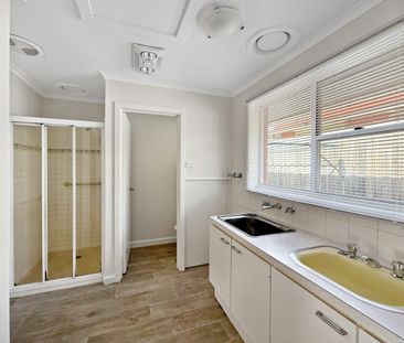 FRESHLY UPDATED ONE BEDROOM UNIT IN PRIME LOCATION - Photo 6