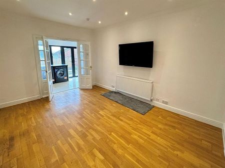 6 bedroom semi-detached house to rent - Photo 5