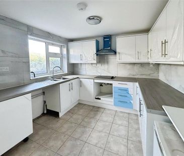4 bedroom terraced house to rent - Photo 3