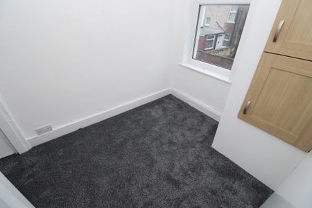 To Let 2 Bed Mid Terraced House - Photo 4
