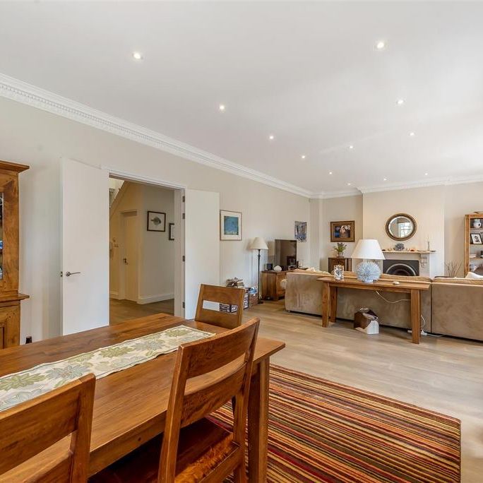 3 bedroom flat to rent - Photo 1