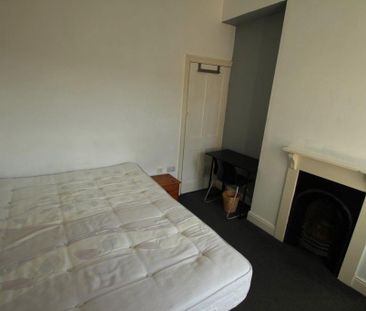 4 bedroom terraced house to rent - Photo 3