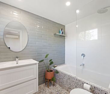 Expansive, Single Level Living - Photo 6