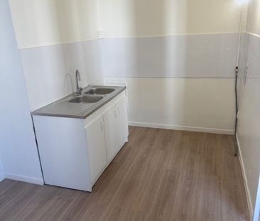 APPARTEMENT T4 REHABILITE - VILLAGE OLYMPIQUE - Photo 3