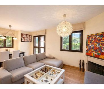 Alquiler de chalet adosado en Camino de la Viñuela - Photo 4