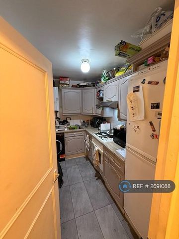 1 bedroom in a flat share to rent - Photo 5