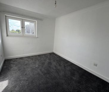 3 bedroom ground floor maisonette to rent - Photo 6
