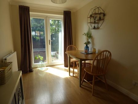 4 bedroom semi-detached house to rent - Photo 2