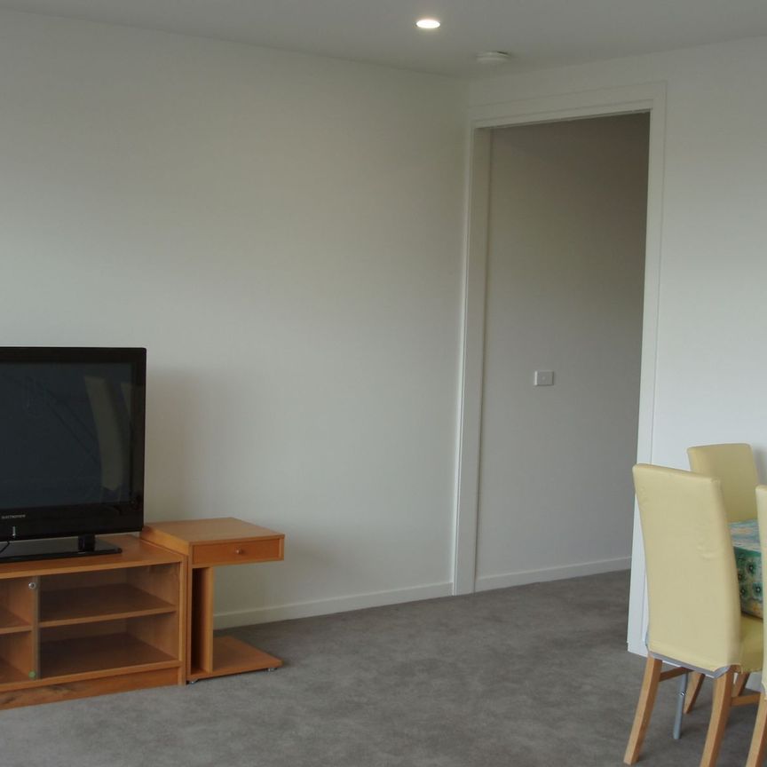 Premium location! Heart of the Uni Hill! Walking to RMIT! - Photo 1