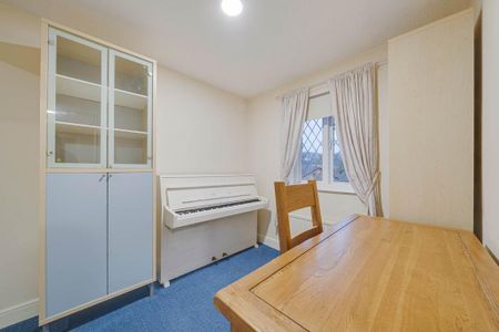 4 bedroom detached house to rent - Photo 3