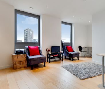 Biscayne Avenue, London, E14 9AU - Photo 1