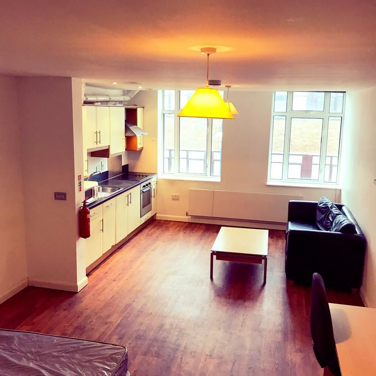 Studio to rent - Photo 1